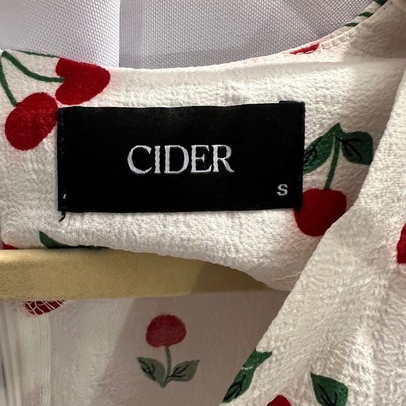 Dress - Picture 5 of 5